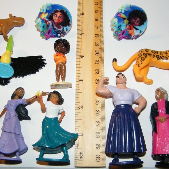 Encanto Movie Figure Set of 12 with 10 Figures and 2 Character Rings! - Picture 3 of 8